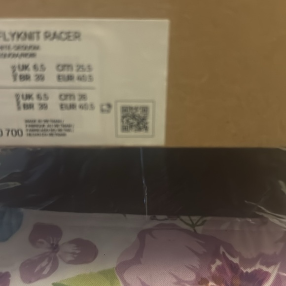 NIB sz 7.5 mens 9 woman Airmax Flyknit racer , authentic!!! Extreme comfort!! - Picture 4 of 4